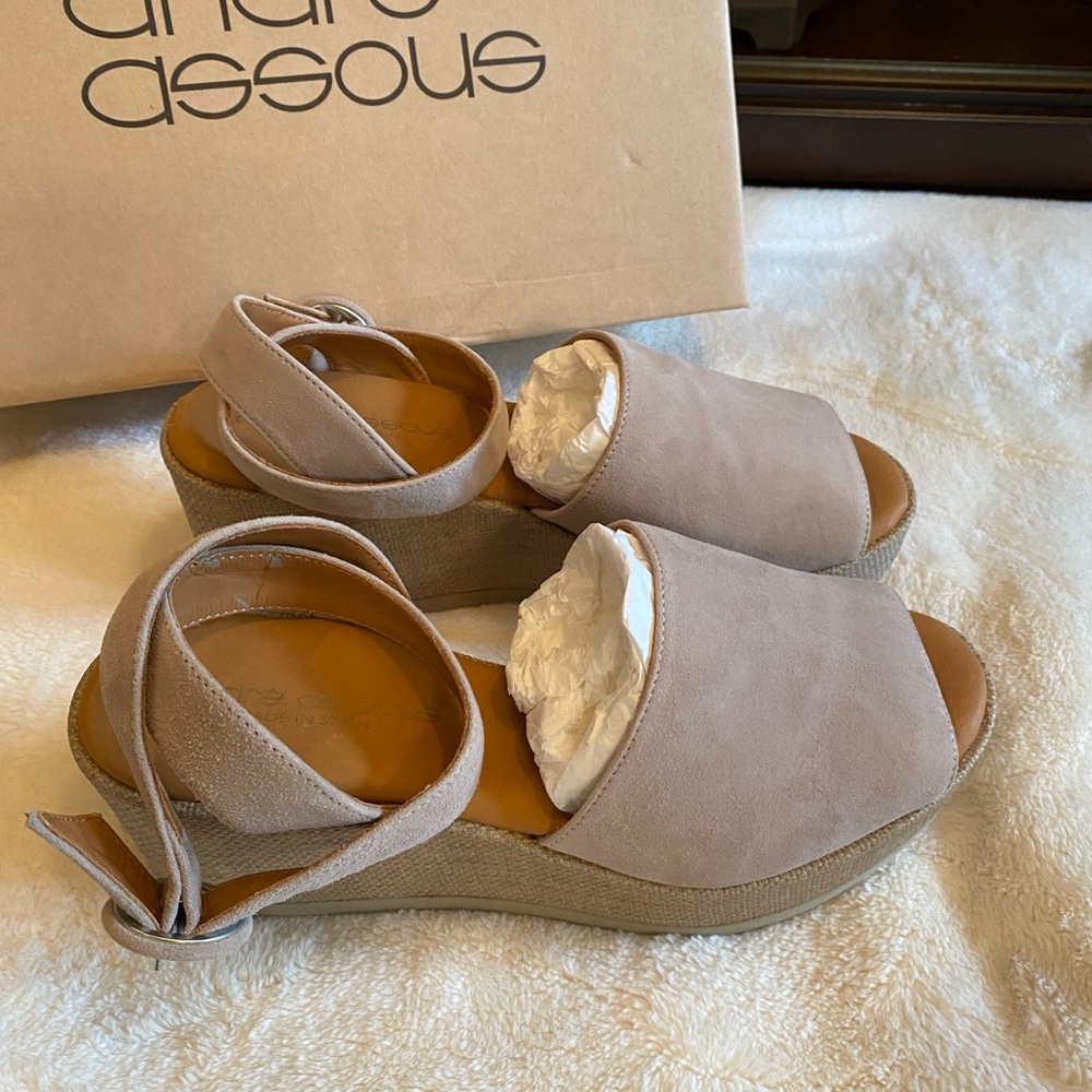 Andre Assous Women's Tan Sandals